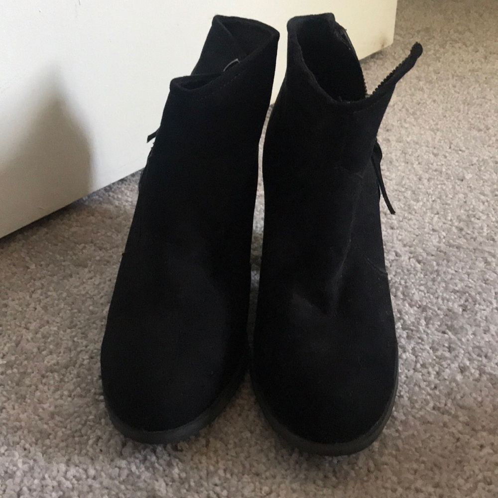 Zipper ankle boots